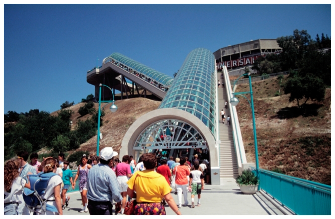 Universal_Studios_Hollywood_-_Escalators.jpg